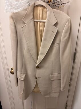 Vintage 1960s tan union made blazer gold buttons 44in chest 33 in long